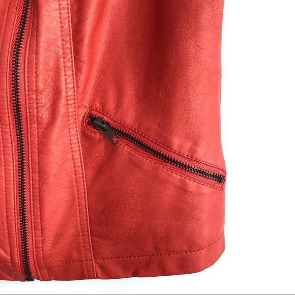 Red Vest - Picture 3 of 8